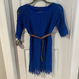 Blue dress with patterns with a belt that can be removed as shown in pictures